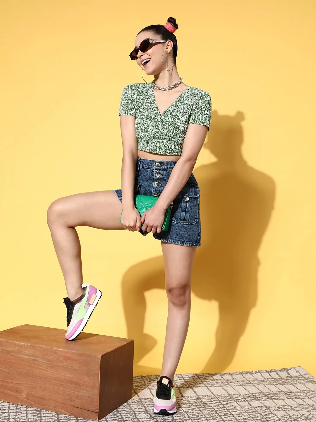 Berrylush Women Green & White Floral Printed V-Neck Short Sleeves Slim-Fit Knitted Cropped T-Shirt