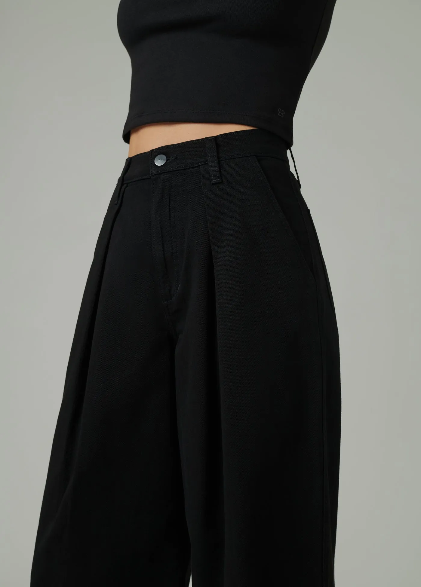 THE PLEATED DENIM TROUSER