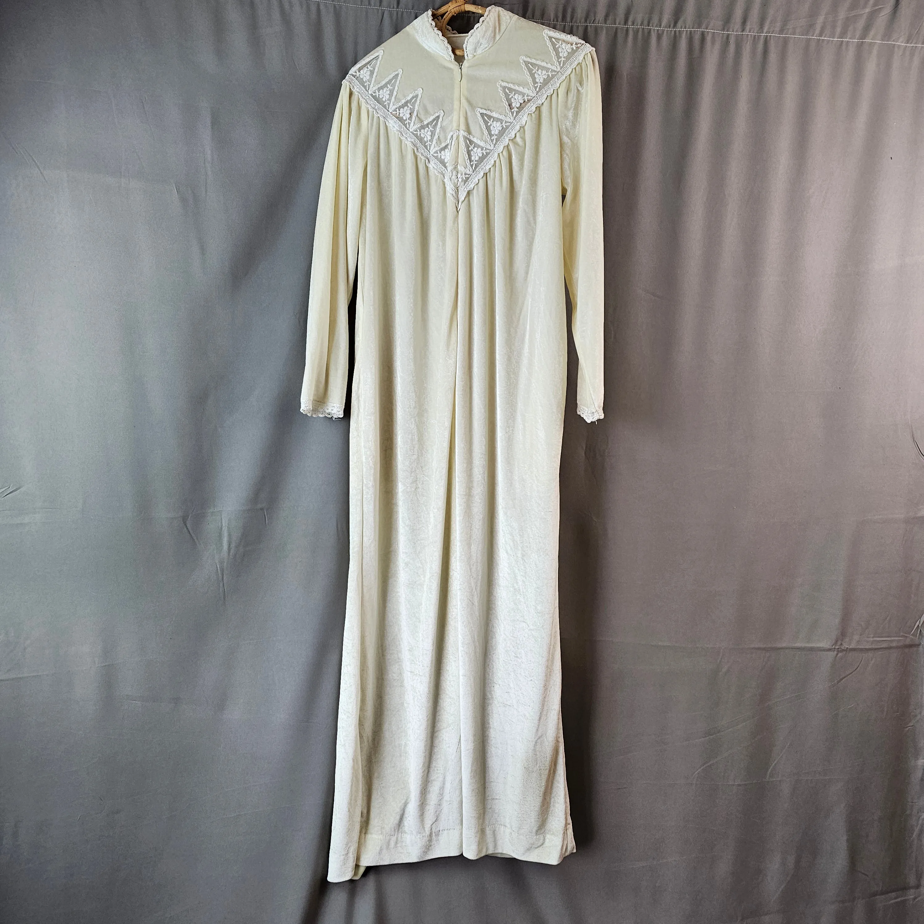 VINTAGE VELVET GOWN M