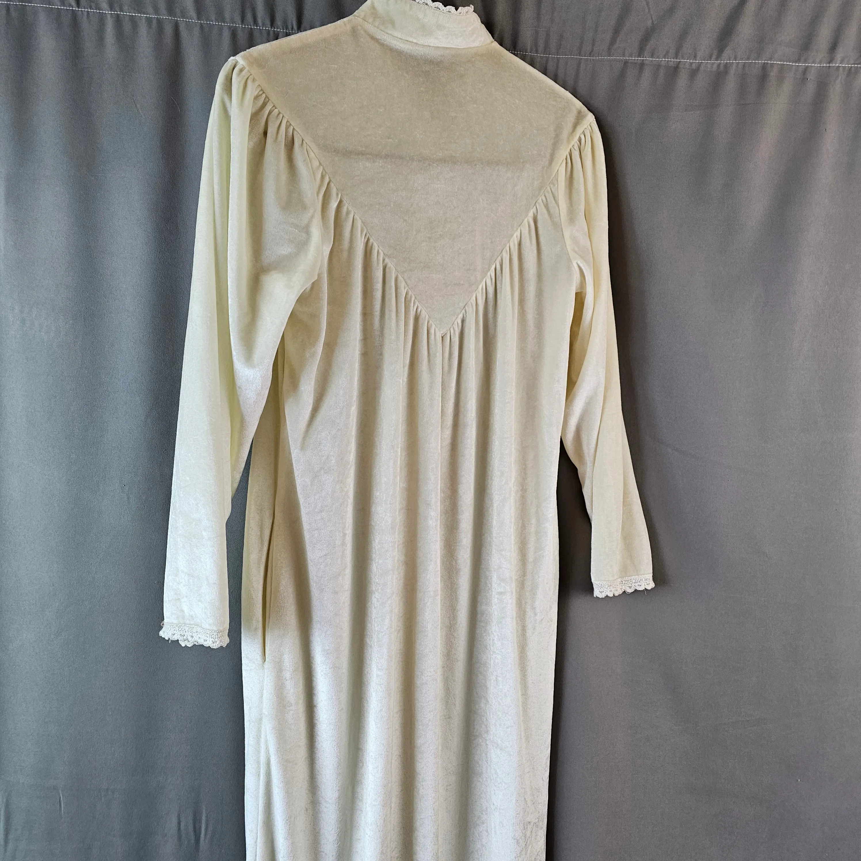 VINTAGE VELVET GOWN M