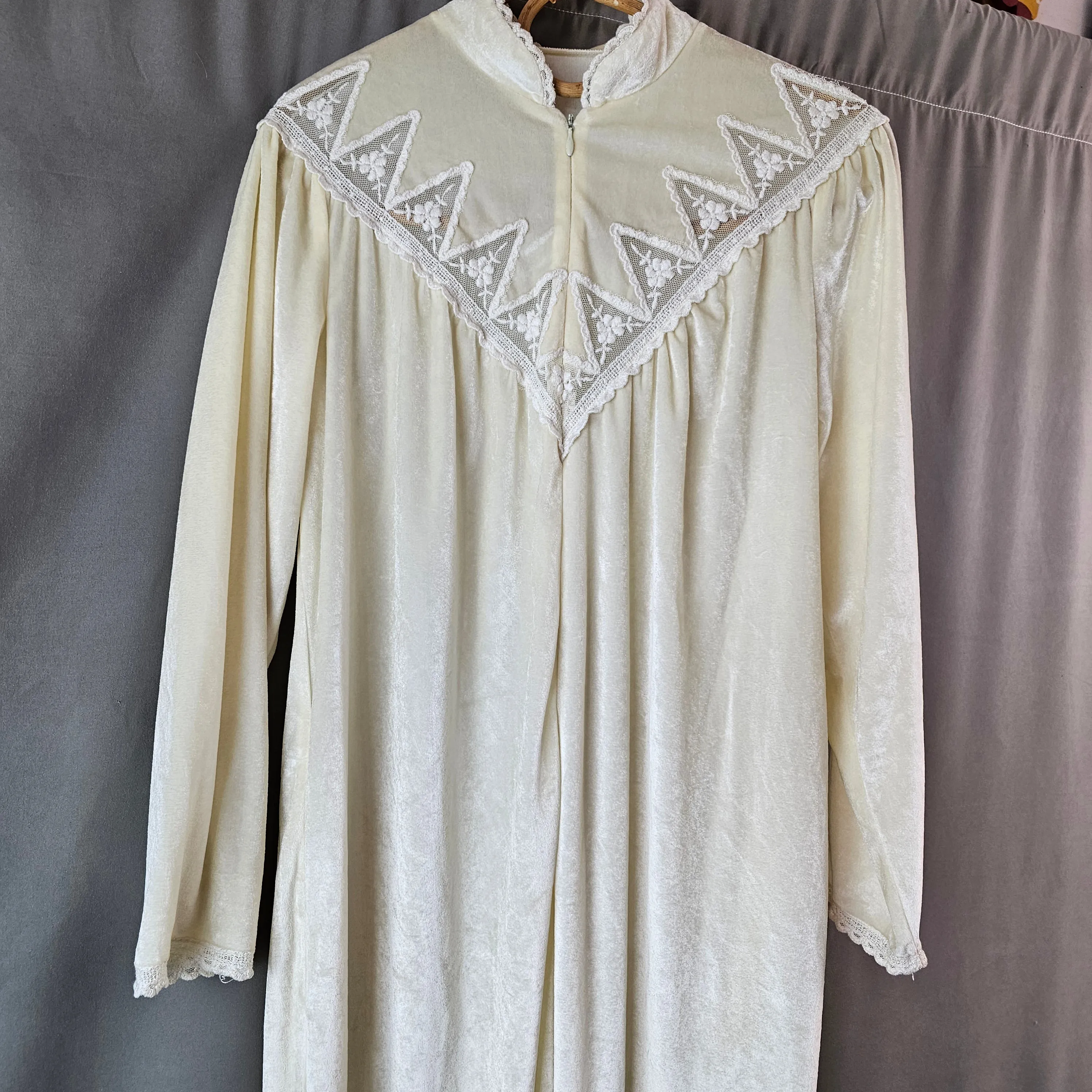 VINTAGE VELVET GOWN M