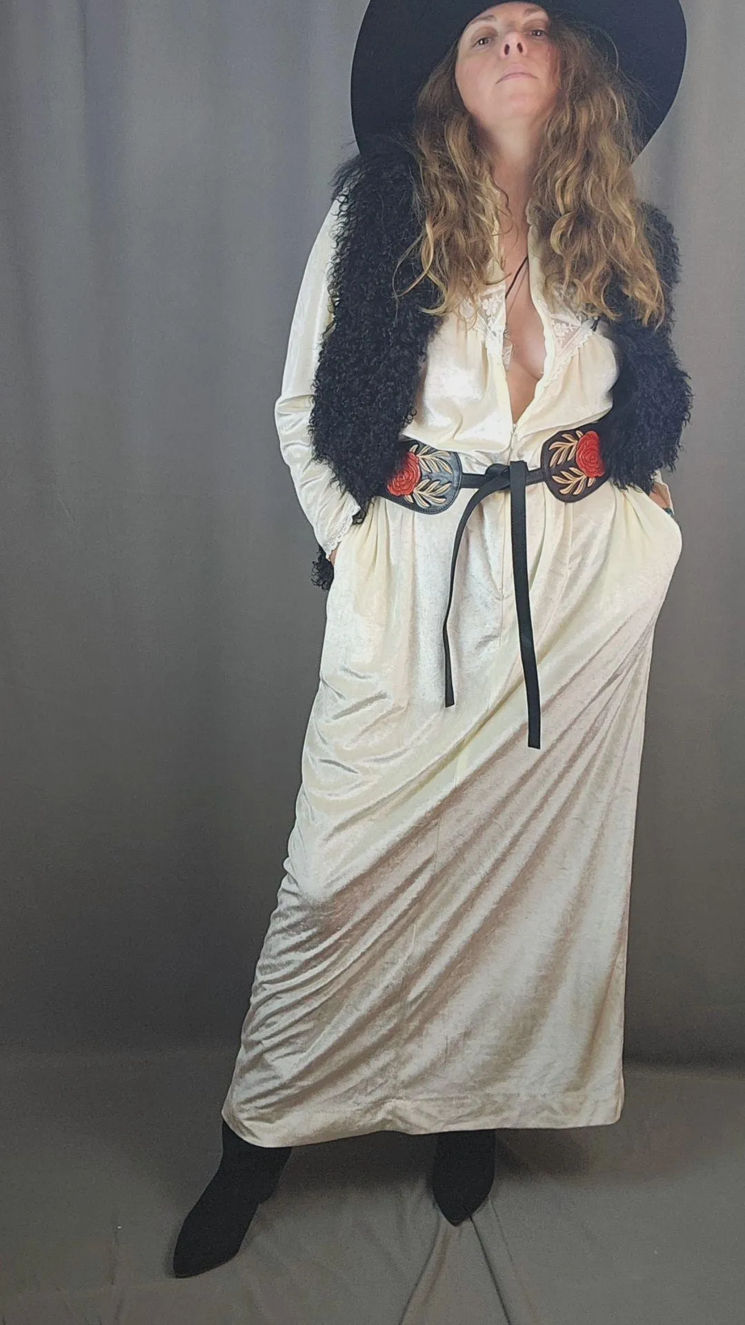 VINTAGE VELVET GOWN M